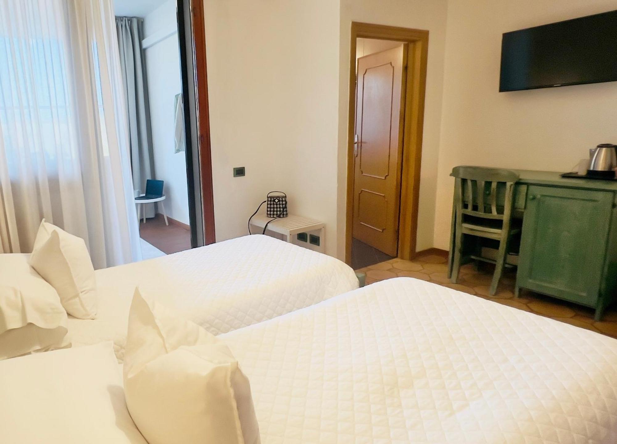 Villa Lavinia B&B Montescudaio Phòng bức ảnh